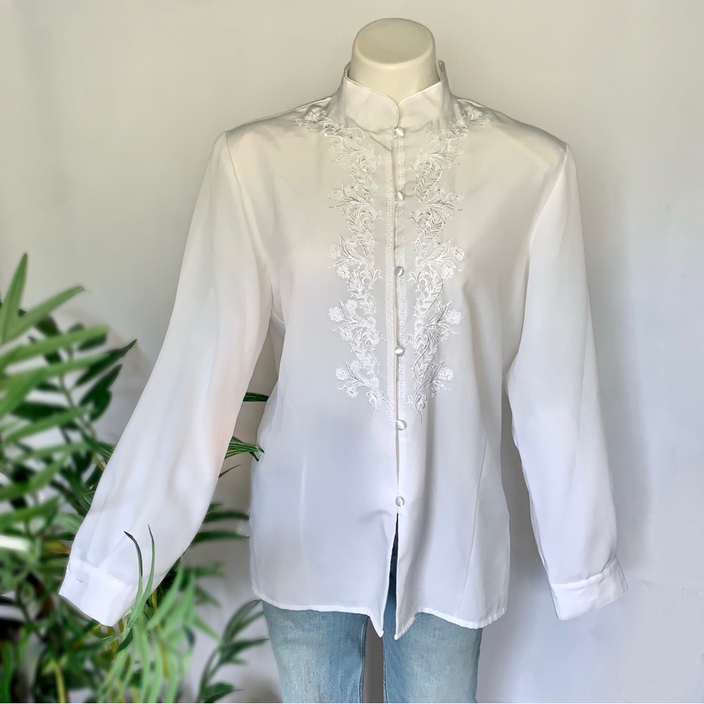 Vintage White Embroidered Mandarin Collar Blouse - Picture 2 of 11